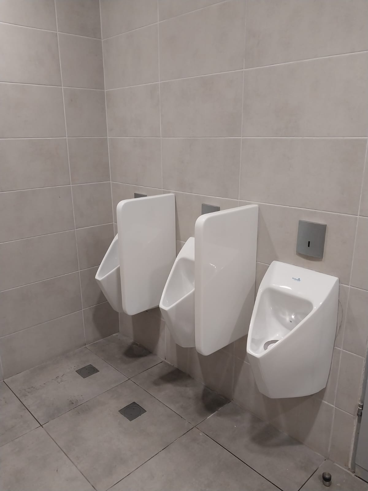 משתנות ללא מים לבנות בשירותים מעוצבים